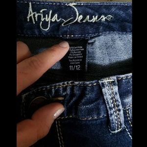 Ariya Jeans Capris, Size 11/12 - BEST OFFER